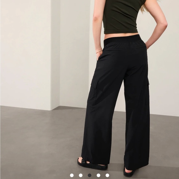 Brooklyn Heights high rise cargo pants Athleta Size 4 - Picture 2 of 8